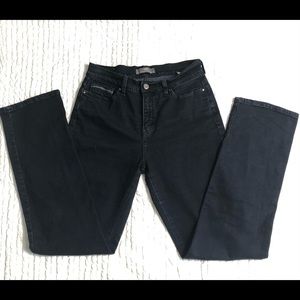 LEVI’S perfectly slimming straight leg jeans